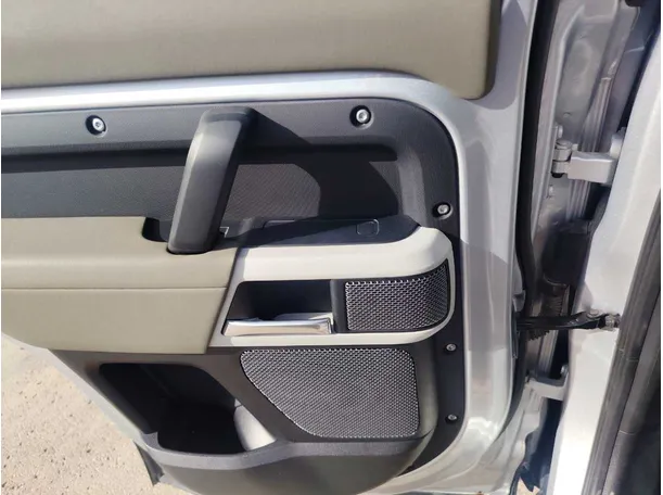 Car image 26