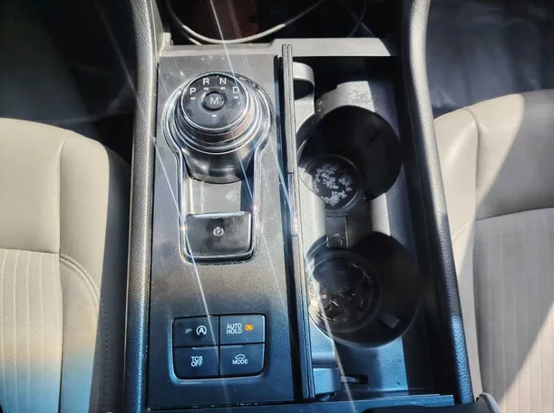 Car image 19