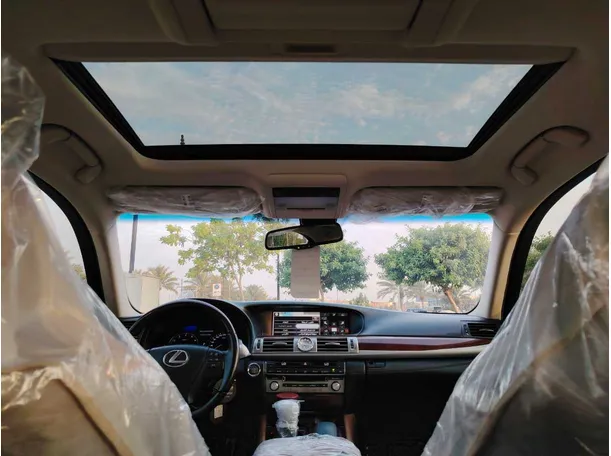 Car image 17