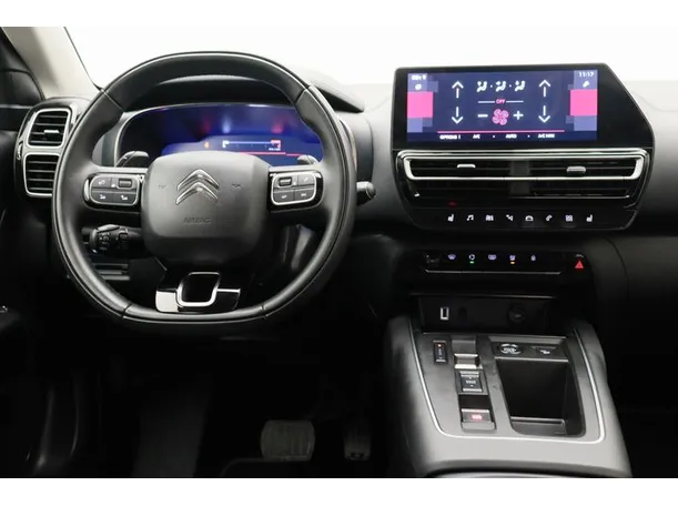 Car image 15