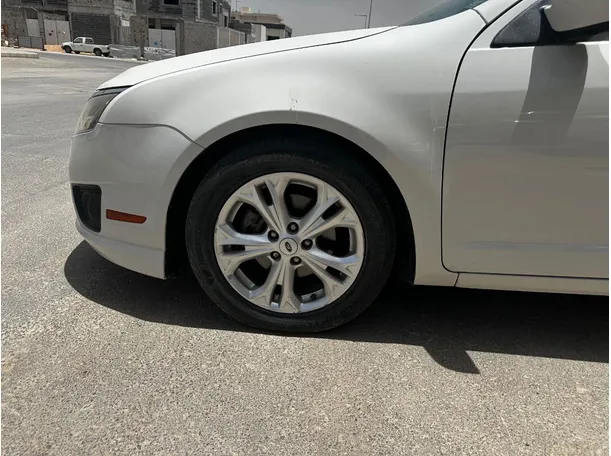 Car image 9