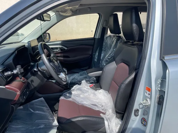 Car image 12