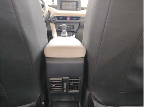 Car image 26