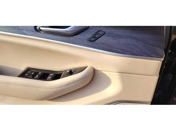 Car image 27
