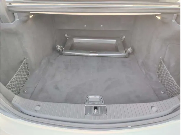 Car image 32