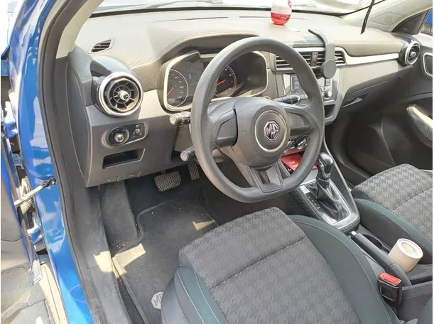 Car image 11