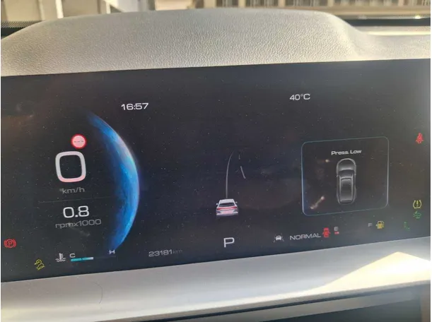 Car image 18