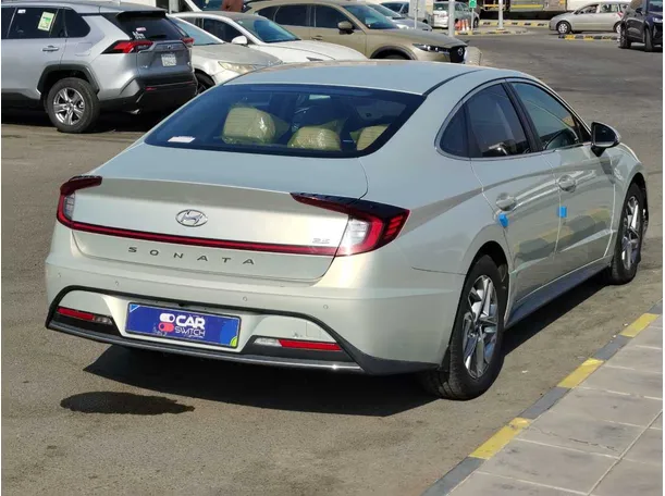 Car image 5