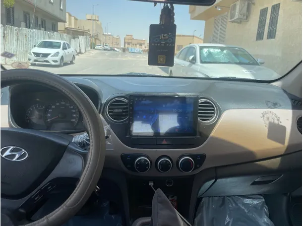 Car image 19
