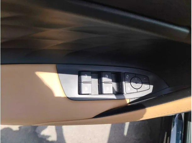 Car image 36