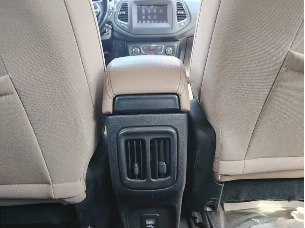 Car image 28