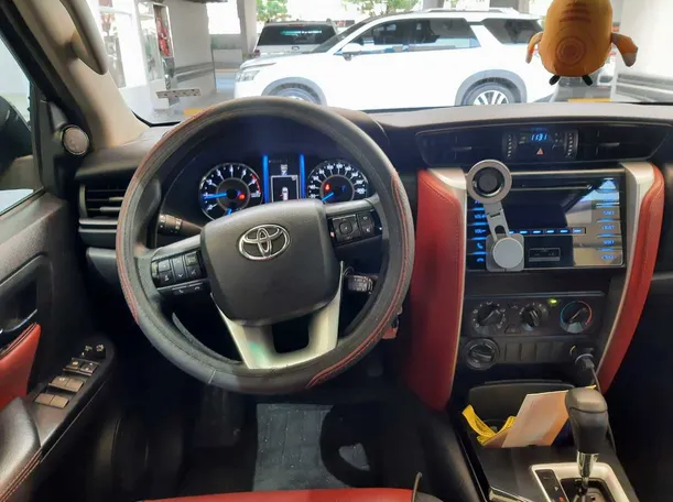 Car image 17