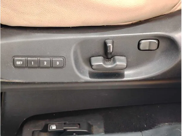 Car image 27