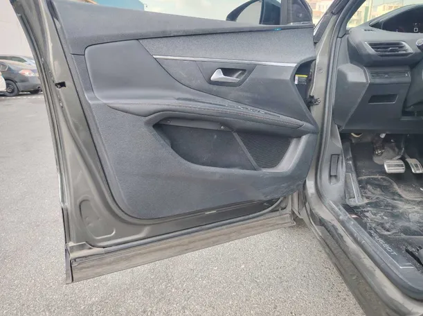 Car image 29