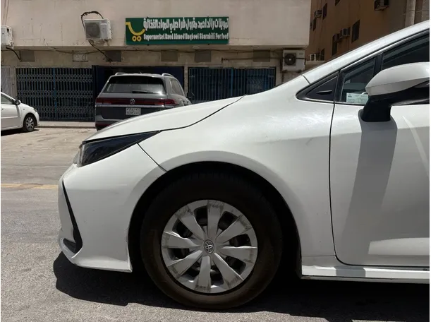 Car image 8