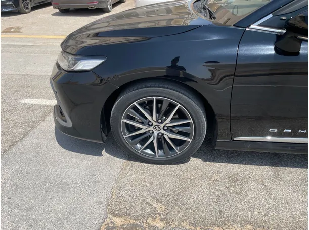 Car image 9