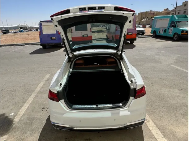 Car image 17