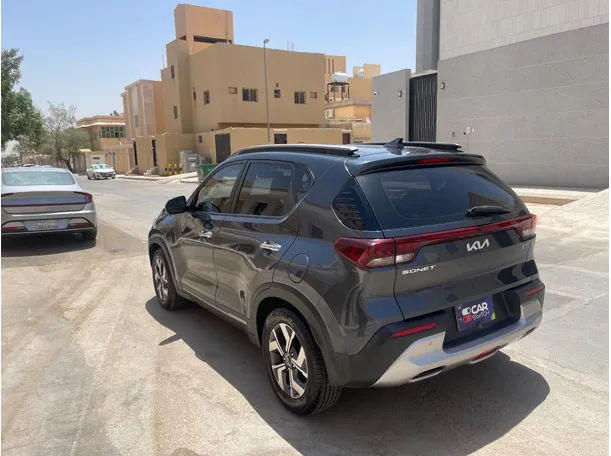 Car image 7