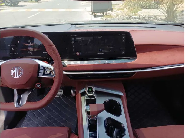 Car image 14