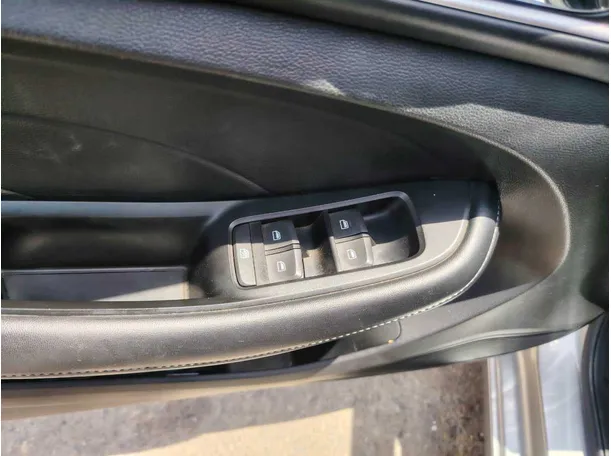 Car image 33