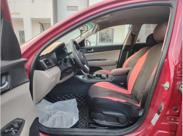 Car image 11