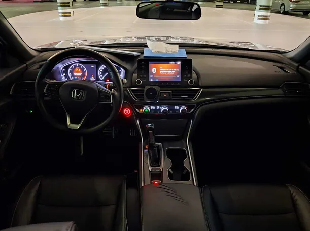 Car image 14