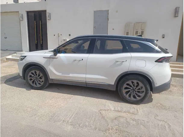 Car image 8