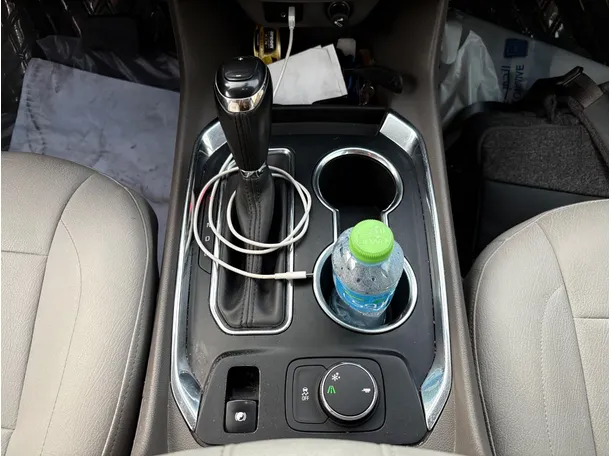 Car image 18