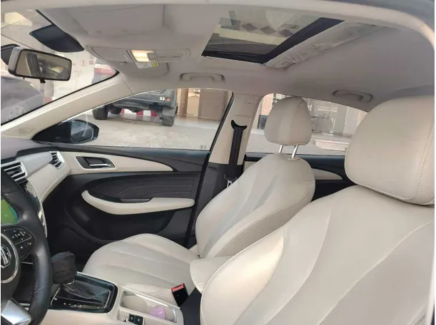 Car image 13