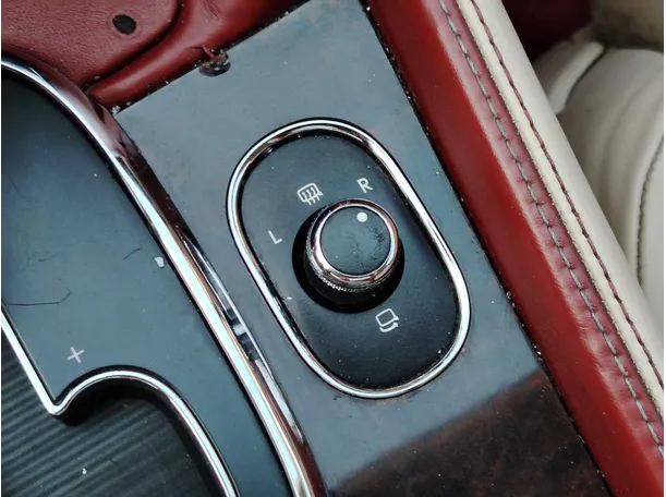 Car image 34