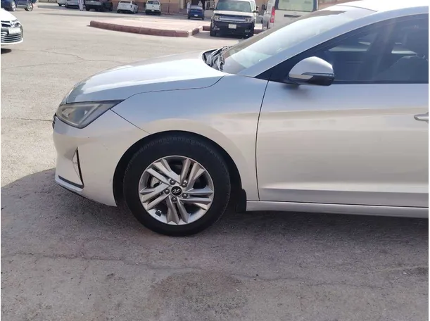 Car image 9