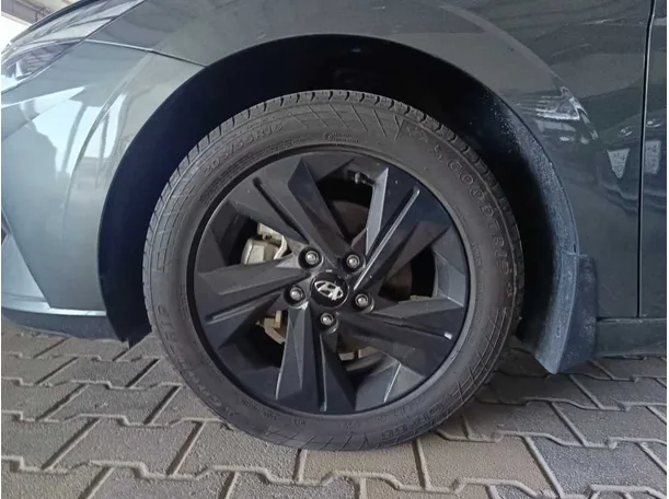 Car image 8