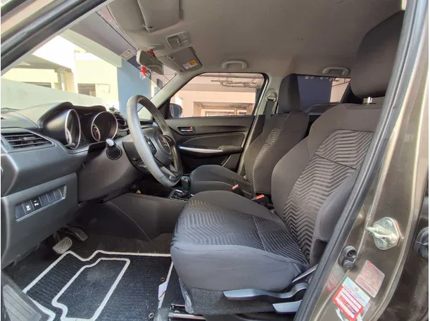 Car image 12