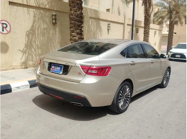 Car image 5