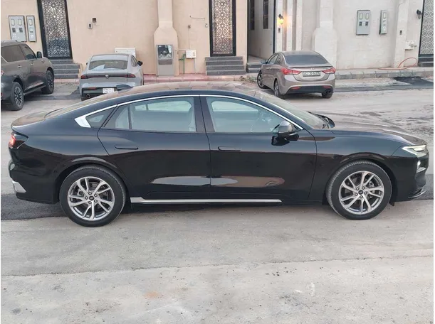 Car image 4