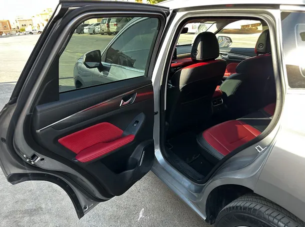 Car image 13