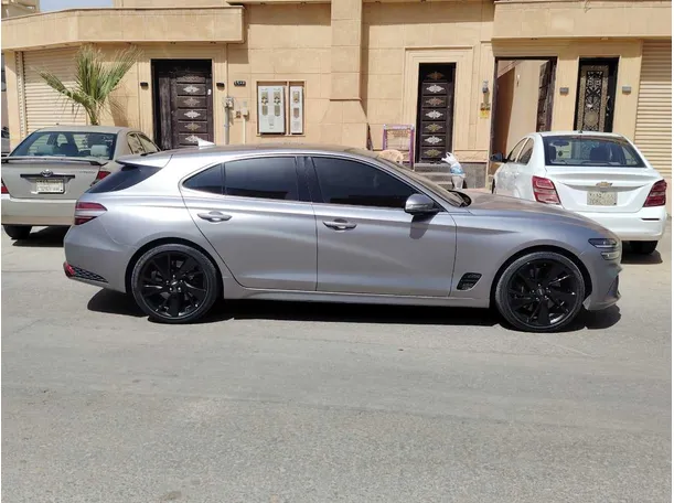 Car image 4