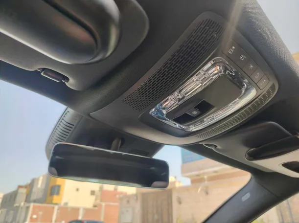 Car image 32