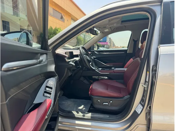 Car image 12