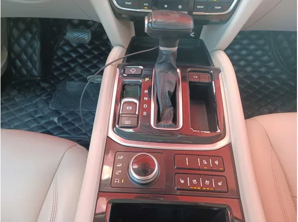 Car image 13
