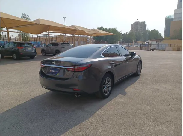 Car image 5