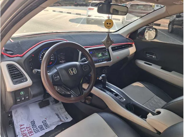 Car image 11