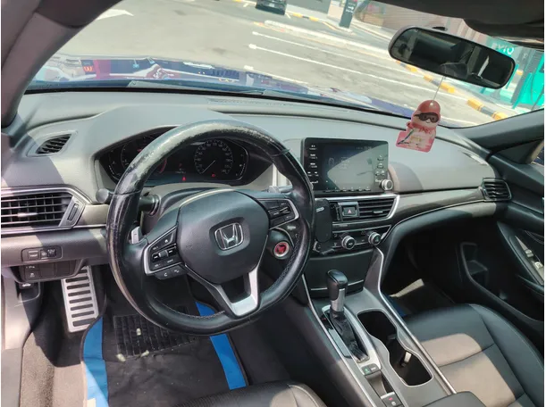 Car image 13