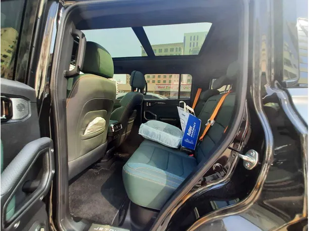 Car image 13