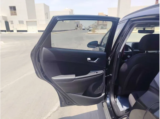 Car image 16