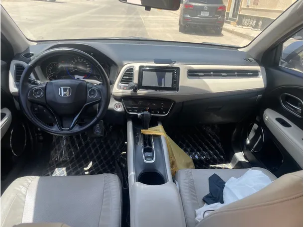Car image 17