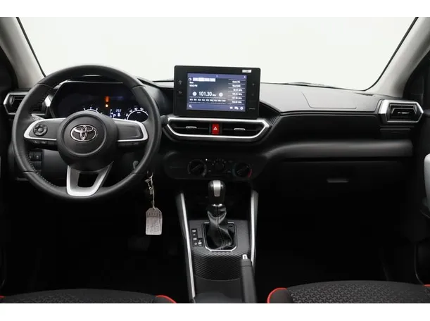 Car image 14