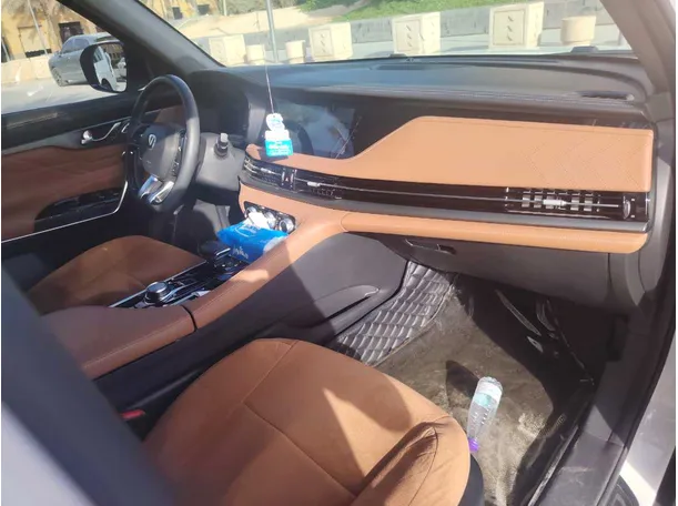 Car image 14