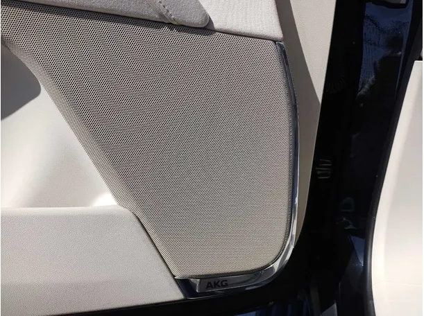 Car image 28