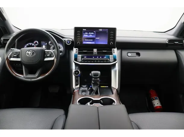 Car image 14